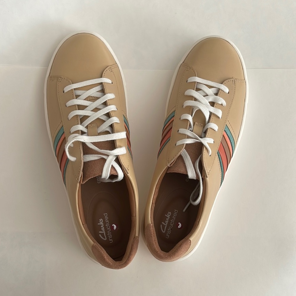 Clarks Unconstructed - light tan leather lace up Size 9 1/2